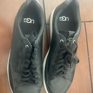 Men’s size  10 black Ugg tennis shoes 
Excellent condition
